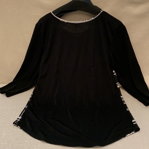 Simplicity by Azul. Black/White Big checkered print with solid Black Back. - Picture 5 of 8